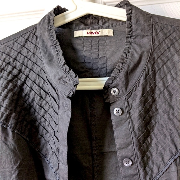 Levi’s Button Down Shirt - Picture 2 of 4
